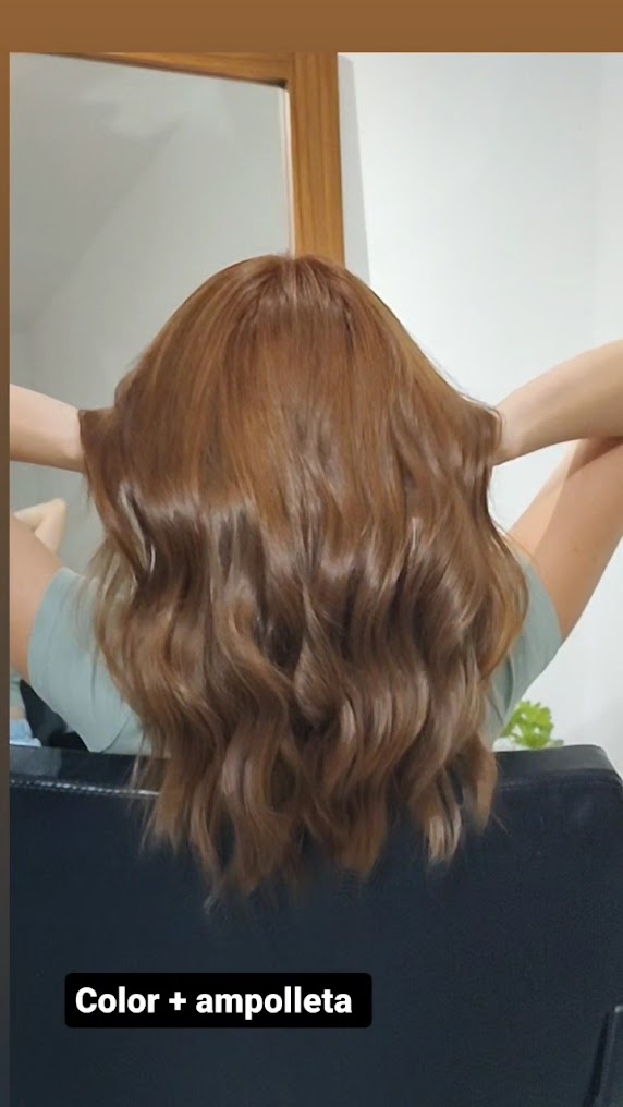 Resultado de color con ampolleta en cabello ondulado